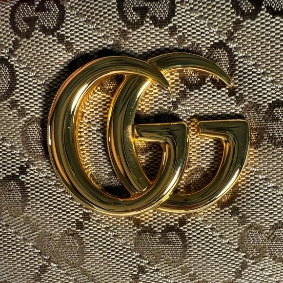 Gucci Beige and Red Crossbody Camera Bag (Rare) - Picture 7 of 16